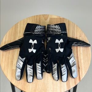 Under Armour F7Black and Silver Football Gloves Size Adult Medium